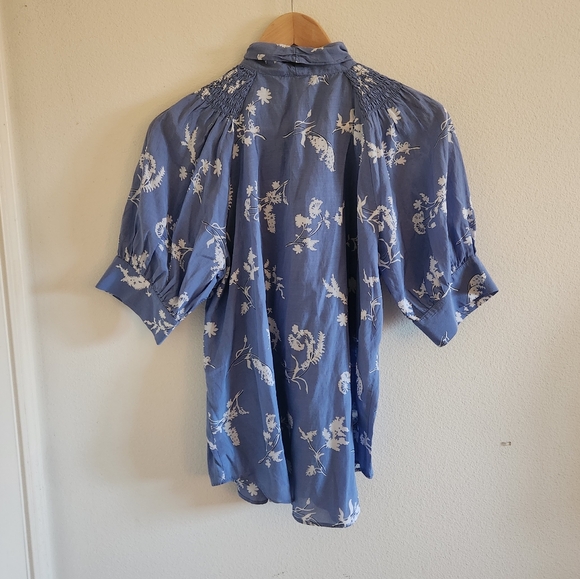 Blue and white floral top with bow and buttons - Picture 4 of 4